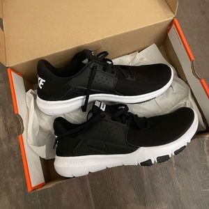 Men’s Nike Black Shoe Size 9.5 - never worn!